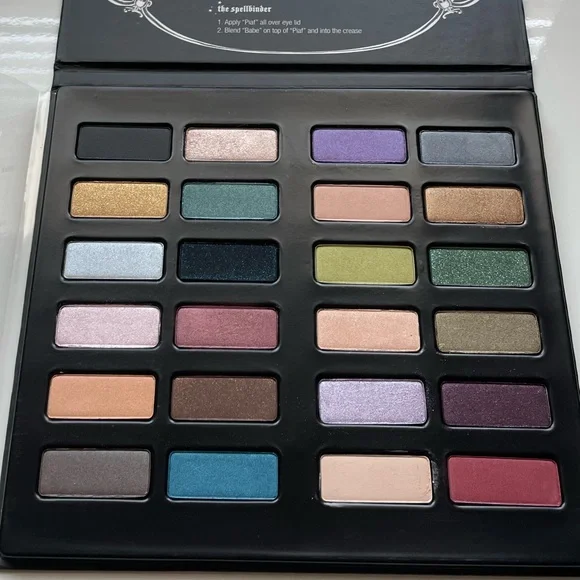 KAT VON D SPELLBINDING EYESHADOW BOOK **RARE** - Picture 3 of 4